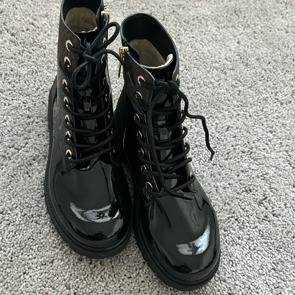 MICHAEL KORS logo Ankle boots 7 - Picture 10 of 12
